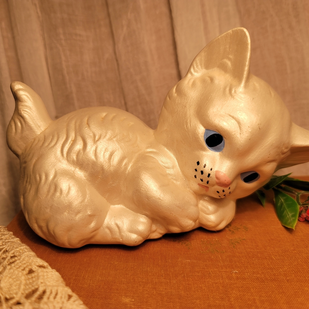 Adorable Vintage Whaite Ceramic Cat Figurine